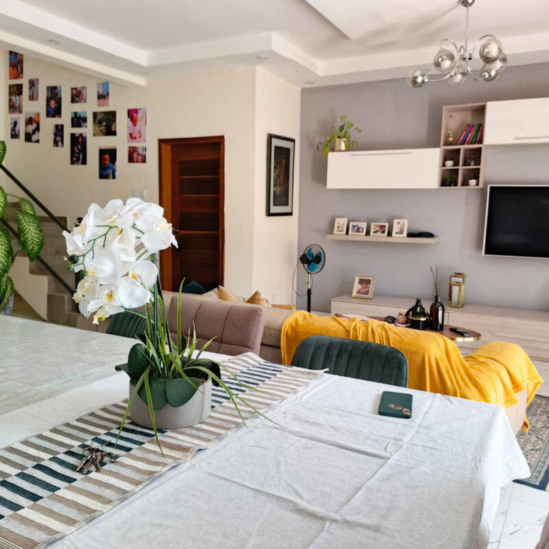 Villa R+1 Meublée de 500 m² Titres Foncier