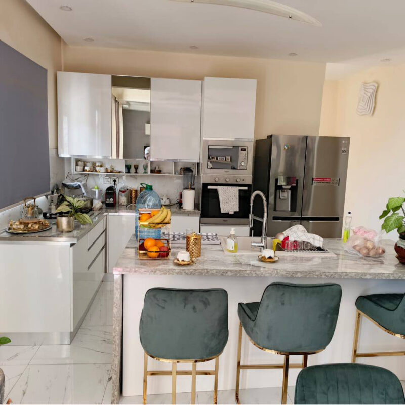 Villa R+1 Meublée de 500 m² Titres Foncier