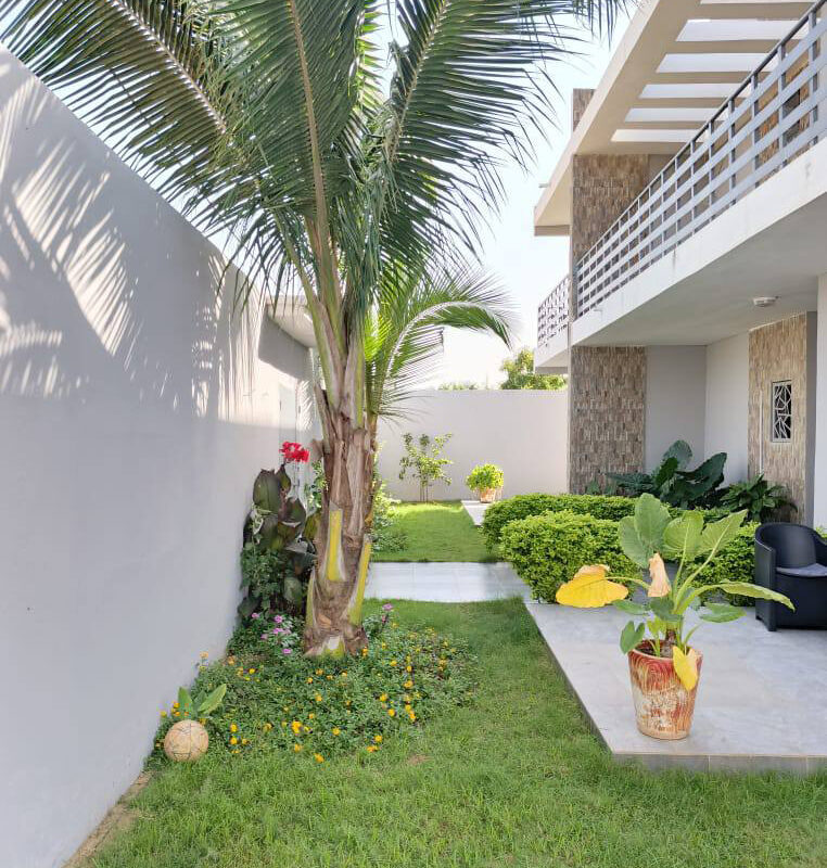 Villa R+1 Meublée de 500 m² Titres Foncier