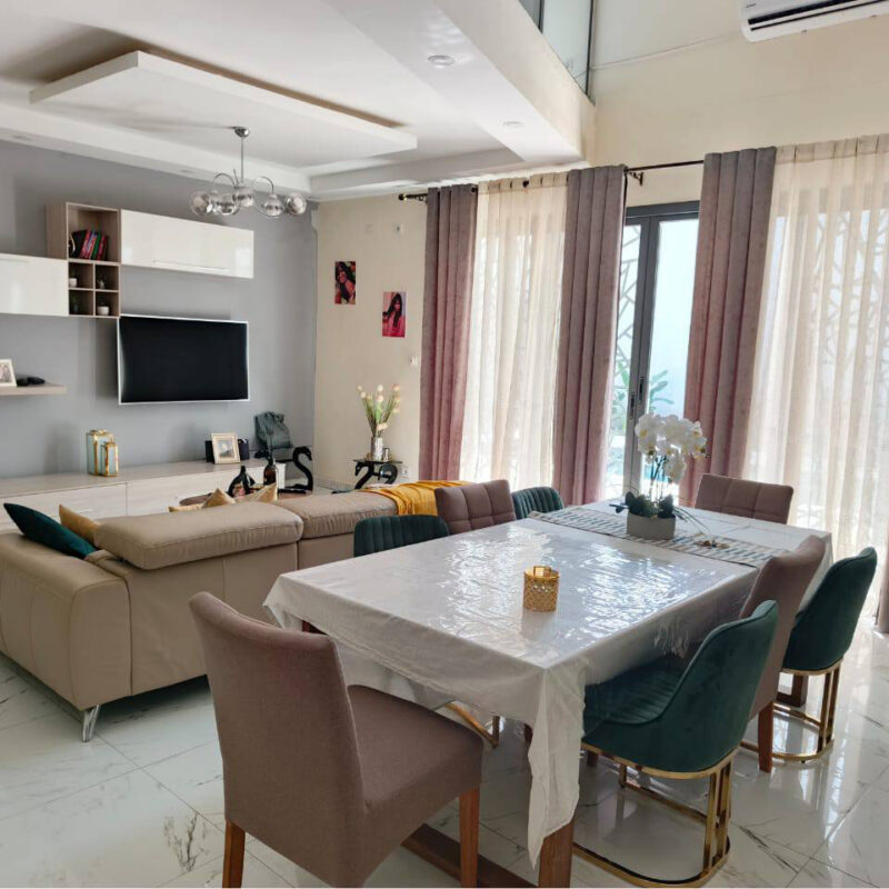 Villa R+1 Meublée de 500 m² Titres Foncier