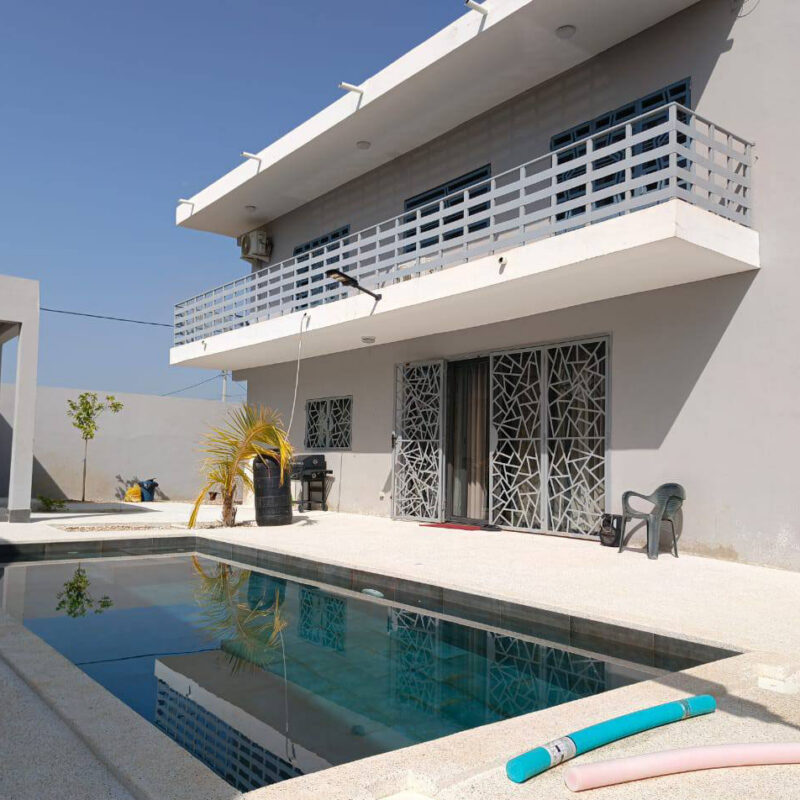 Villa R+1 Meublée de 500 m² Titres Foncier